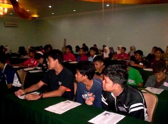 PESERTA MENDENGAR CERAMAH